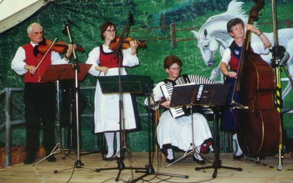 Vaih_900_Tanzmusik (107 KB)